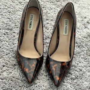 Steve Madden Tortoiseshell Patent Pointed-Toe Pumps - Brown/Black